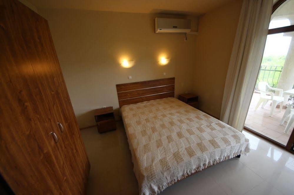 Menada Green Hills Apartments Sozopol Eksteriør bilde
